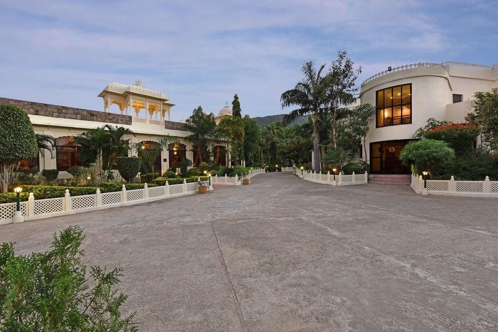 The Udaibagh Hotel Udaipur Exterior foto